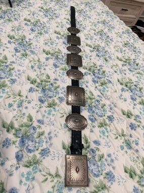 Ariat Western Leather Concho Belt with Silver-Tone Medallions, size large!